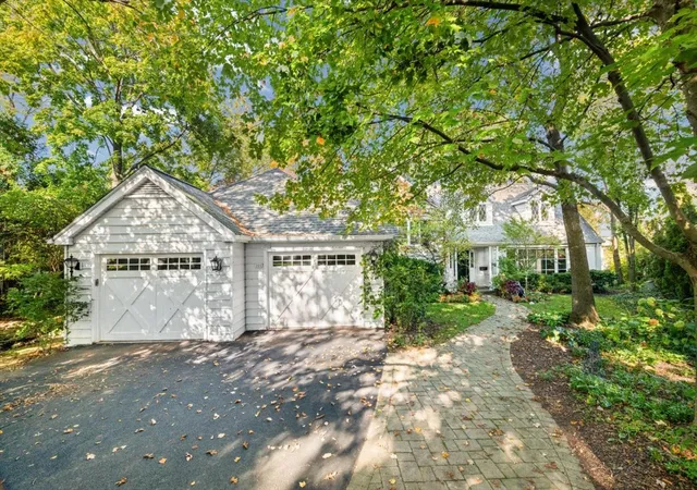 Photo 3 of Single family home for sale at 361 N Deere Park Dr E, Highland Park, IL 60035 | MLS# 12792177 | Listing updated on 2026-10-28