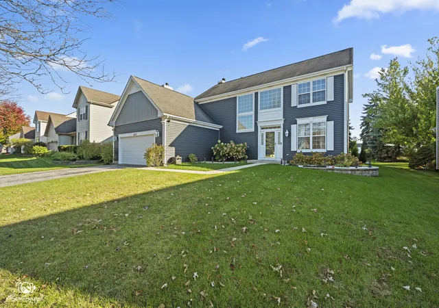 Photo 3 of Single family home for sale at 1677 Pinnacle Ct, Aurora, IL 60502 | MLS# 12792202 | Listing updated on 2026-10-22