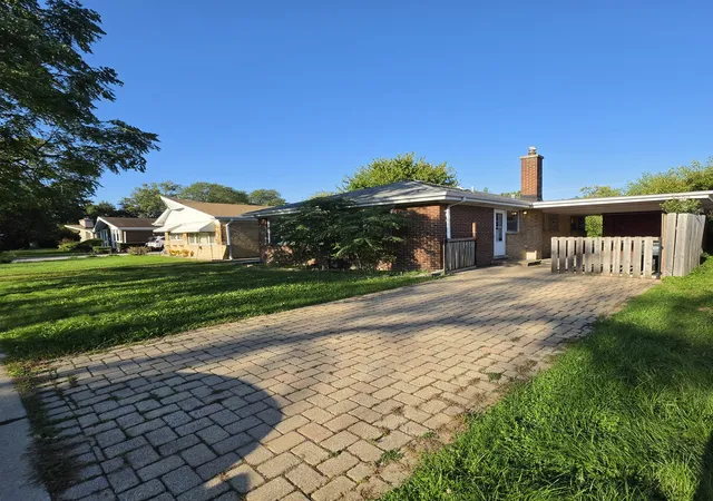 Photo 3 of Single family home for sale at 8512 Frontage Rd, Morton Grove, IL 60053 | MLS# 12792217 | Listing updated on 2026-10-22