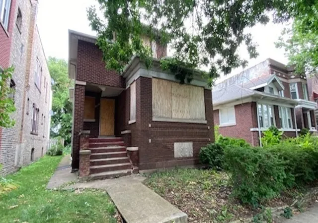 Photo 1 of Multi family home for sale at 7521 S Ridgeland Ave, Chicago, IL 60649 | MLS# 12792220 | Listing updated on 2026-10-28
