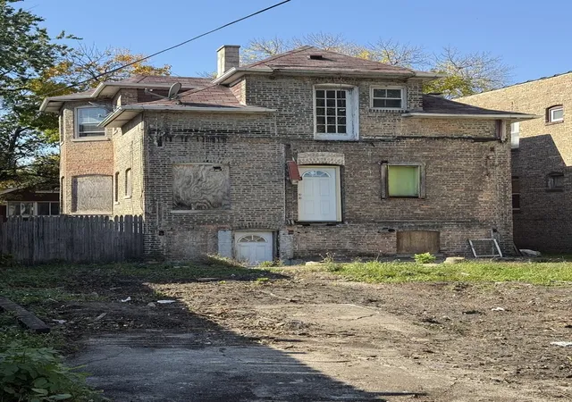 Photo 3 of Multi family home for sale at 7521 S Ridgeland Ave, Chicago, IL 60649 | MLS# 12792220 | Listing updated on 2026-10-28