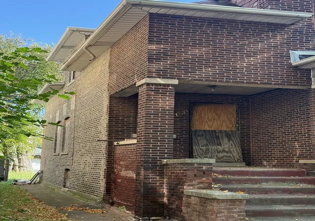 Photo 4 of Multi family home for sale at 7521 S Ridgeland Ave, Chicago, IL 60649 | MLS# 12792220 | Listing updated on 2026-10-28