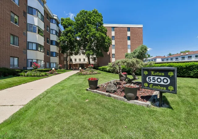 Condo for sale at 5500 W Lincoln Ave #111E, Morton Grove, IL 60053 | MLS# 12792222