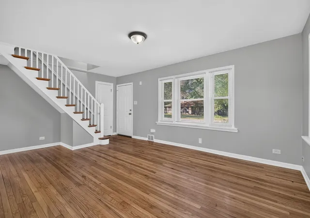 Photo 4 of Single family home for sale at 15711 Whipple Ave, Markham, IL 60428 | MLS# 12792227 | Listing updated on 2026-10-22