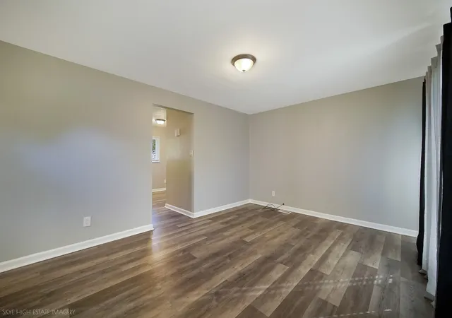 Photo 4 of Single family home for sale at 507 E Birch Dr, Glenwood, IL 60425 | MLS# 12792232 | Listing updated on 2026-10-22