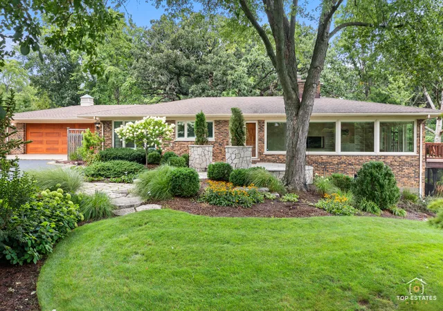 Photo 3 of Single family home for sale at 720 South St, Barrington, IL 60010 | MLS# 12792254 | Listing updated on 2026-10-30