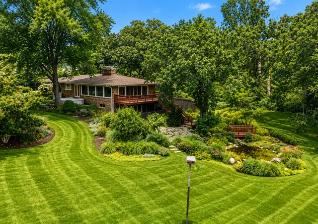 Photo 4 of Single family home for sale at 720 South St, Barrington, IL 60010 | MLS# 12792254 | Listing updated on 2026-10-30