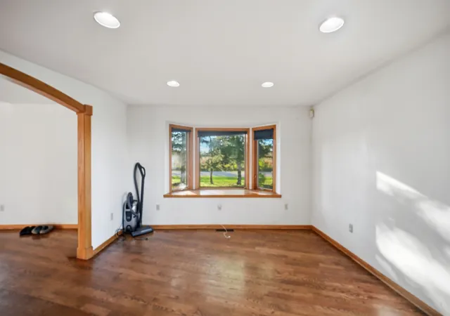 Photo 4 of Single family home for sale at 6514 S Oak Grv Rd, Harvard, IL 60033 | MLS# 12792265 | Listing updated on 2026-10-22
