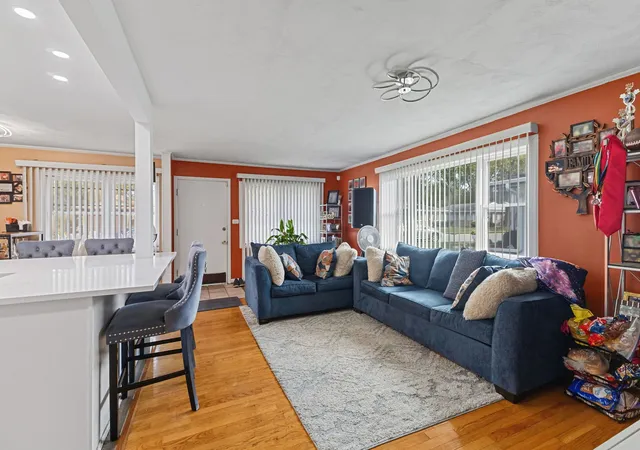 Photo 3 of Single family home for sale at 281 Green St, Park Forest, IL 60466 | MLS# 12792269 | Listing updated on 2026-10-27