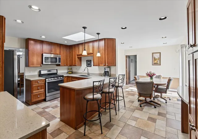 Photo 4 of Single family home for sale at 219 Lynbrook Dr, Bloomingdale, IL 60108 | MLS# 12792289 | Listing updated on 2026-10-29