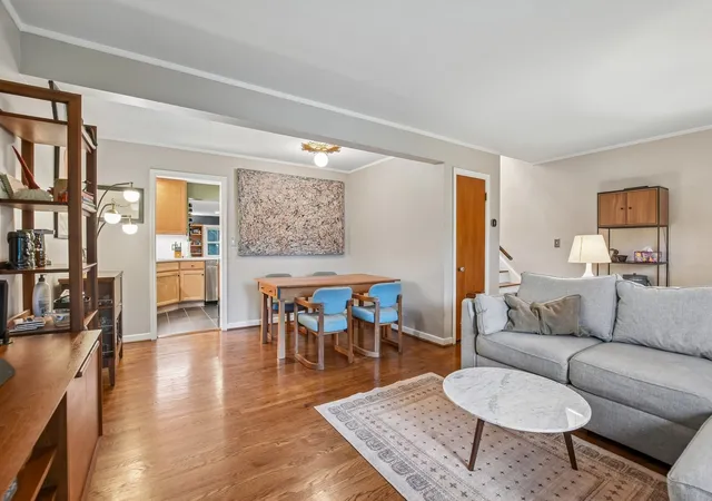 Photo 3 of Single family home for sale at 606 S Dryden Pl, Arlington Heights, IL 60005 | MLS# 12792302 | Listing updated on 2026-10-22