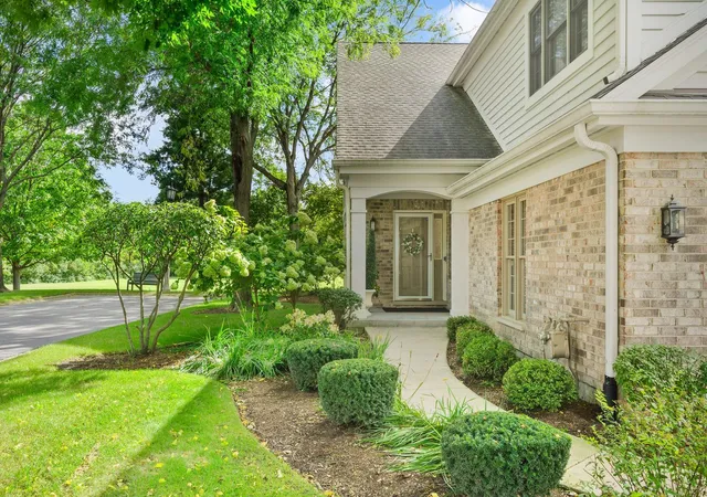 Photo 2 of Townhouse for sale at 11103 Vista Dr, Willow Springs, IL 60525 | MLS# 12792316 | Listing updated on 2026-10-29