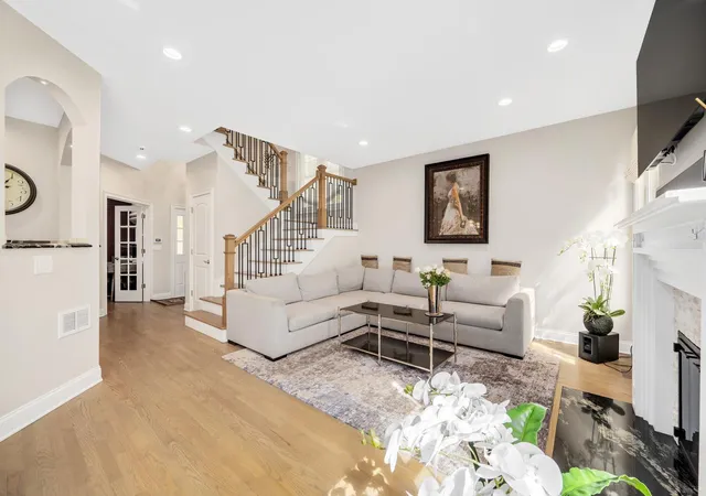 Photo 4 of Townhouse for sale at 11103 Vista Dr, Willow Springs, IL 60525 | MLS# 12792316 | Listing updated on 2026-10-29