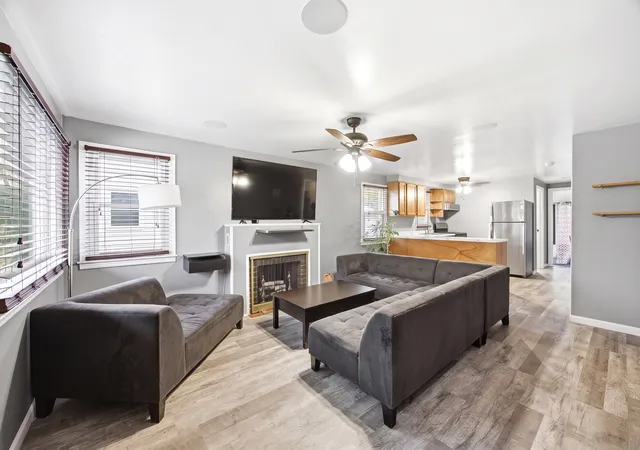 Photo 2 of Single family home for sale at 124 S Commonwealth Ave, Elgin, IL 60123 | MLS# 12792321 | Listing updated on 2026-10-29