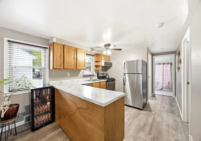 Photo 4 of Single family home for sale at 124 S Commonwealth Ave, Elgin, IL 60123 | MLS# 12792321 | Listing updated on 2026-10-29