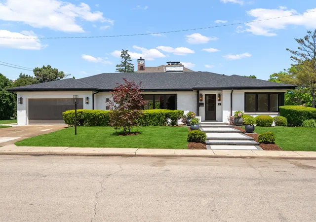 Photo 3 of Single family home for sale at 6600 N Kenton Ave, Lincolnwood, IL 60712 | MLS# 12792331 | Listing updated on 2026-10-22