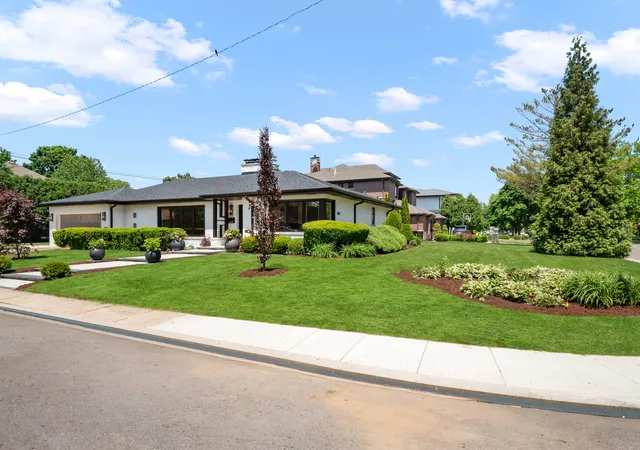 Photo 3 of Single family home for sale at 6600 N Kenton Ave, Lincolnwood, IL 60712 | MLS# 12792331 | Listing updated on 2026-10-22