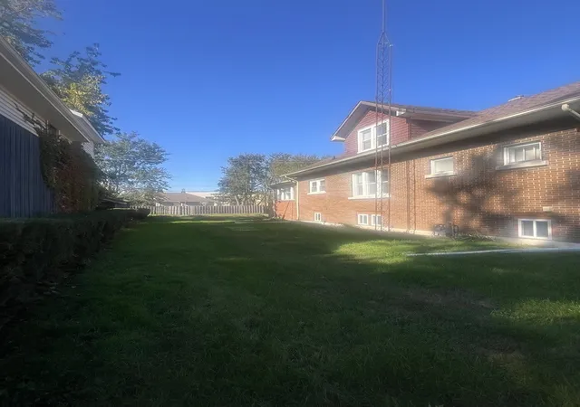 Photo 1 of Single family home for sale at 915 N Vine St, Joliet, IL 60435 | MLS# 12792334 | Listing updated on 2026-10-23