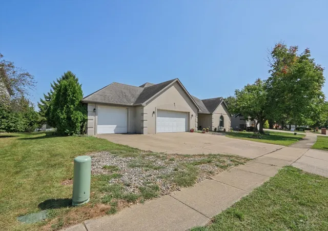 Photo 2 of Single family home for sale at 406 Beringer Cir, Urbana, IL 61802 | MLS# 12792335 | Listing updated on 2026-10-29