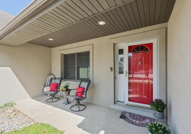 Photo 4 of Single family home for sale at 406 Beringer Cir, Urbana, IL 61802 | MLS# 12792335 | Listing updated on 2026-10-29