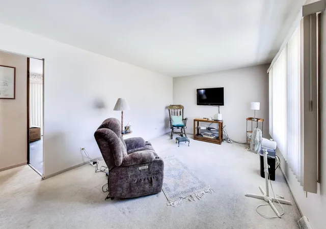 Photo 3 of Single family home for sale at 205 N Green St, Carpentersville, IL 60110 | MLS# 12792337 | Listing updated on 2026-10-27