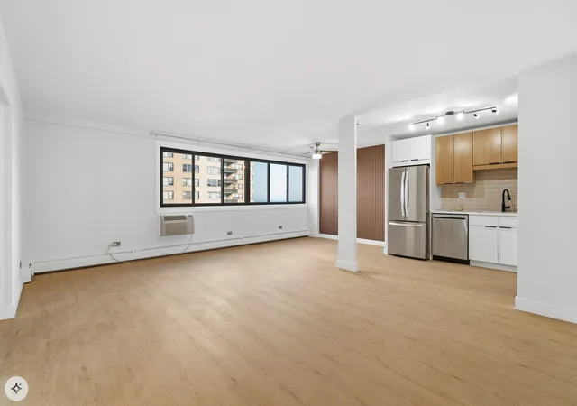 Listing Photo 1 - Condo for sale in building located at 6300 N Sheridan Rd, Chicago, IL 60660 - Unit #712