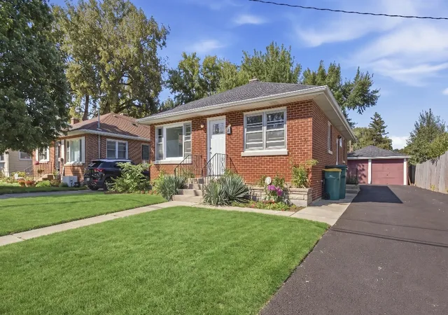 Photo 2 of Single family home for sale at 9 Ridge Rd, Lemont, IL 60439 | MLS# 12792349 | Listing updated on 2026-10-22