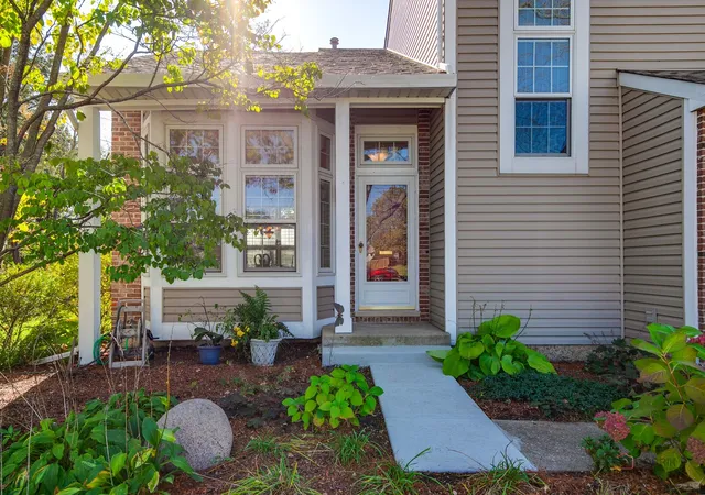 Photo 4 of Single family home for sale at 18035 W Banbury Dr, Gurnee, IL 60031 | MLS# 12792351 | Listing updated on 2026-10-23