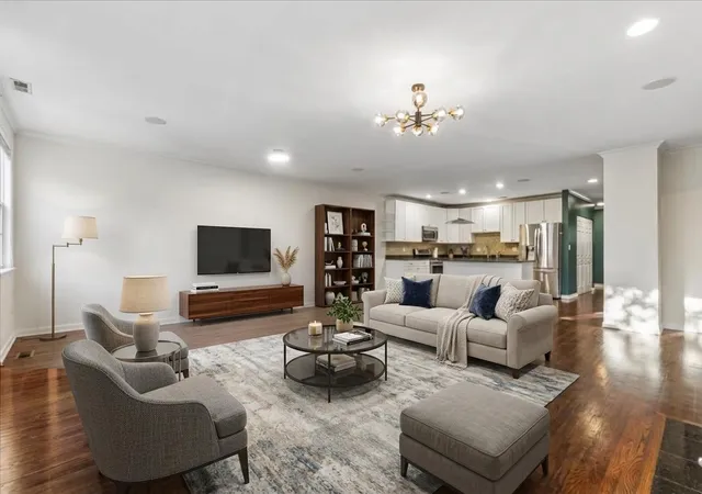 Listing Photo 4 - Condo for sale in building located at 1426 N Orleans St, Chicago, IL 60610 - Unit #202
