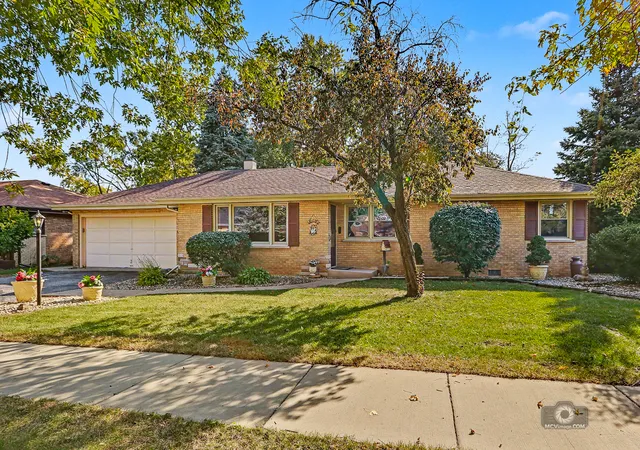 Single family home for sale at 7917 W 112th Street, Palos Hills, IL 60465 | MLS# 12792362