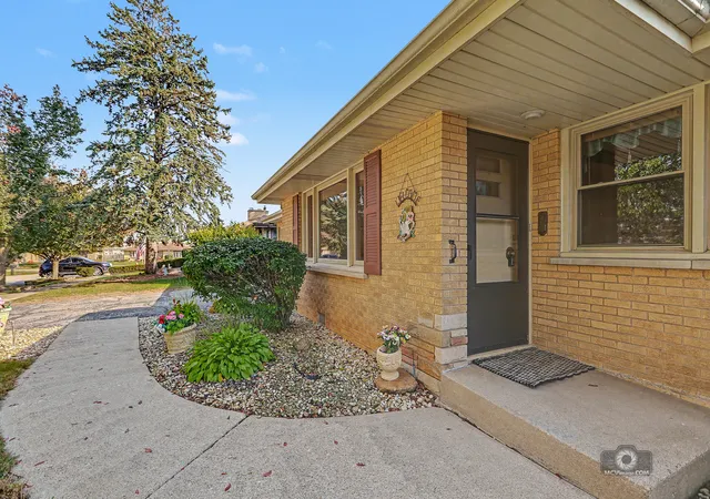 Photo 4 of Single family home for sale at 7917 W 112th Street, Palos Hills, IL 60465 | MLS# 12792362 | Listing updated on 2026-10-29