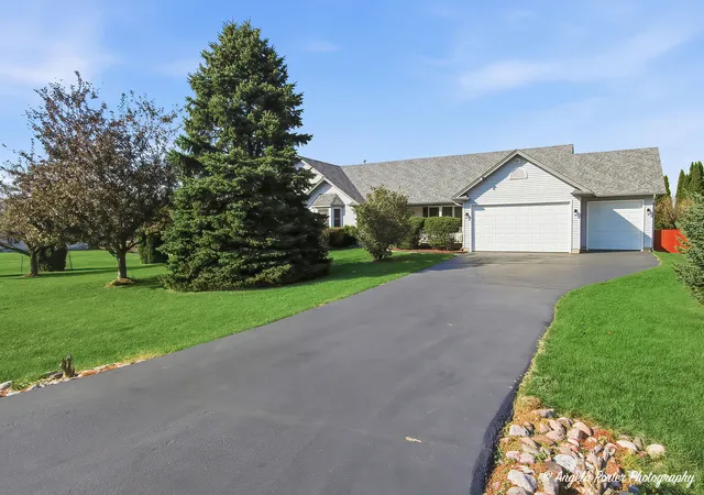 Photo 2 of Single family home for sale at 41w148 Charles Ln, Huntley, IL 60142 | MLS# 12792369 | Listing updated on 2026-10-28
