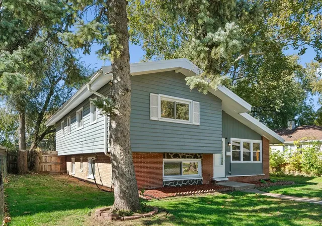 Photo 2 of Single family home for sale at 15218 Hastings Dr, Dolton, IL 60419 | MLS# 12792375 | Listing updated on 2026-10-28