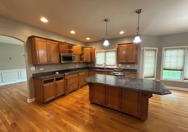 Photo 4 of Single family home for sale at 21052 Kenmare Dr, Shorewood, IL 60404 | MLS# 12792383 | Listing updated on 2026-10-26