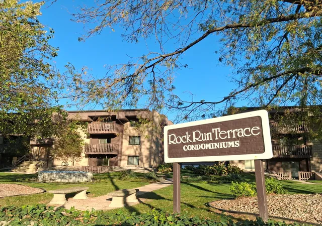 Listing Photo 2 - Condo for sale in building located at 1500 N Rock Run Dr, Crest Hill, IL 60403 - Unit #1B