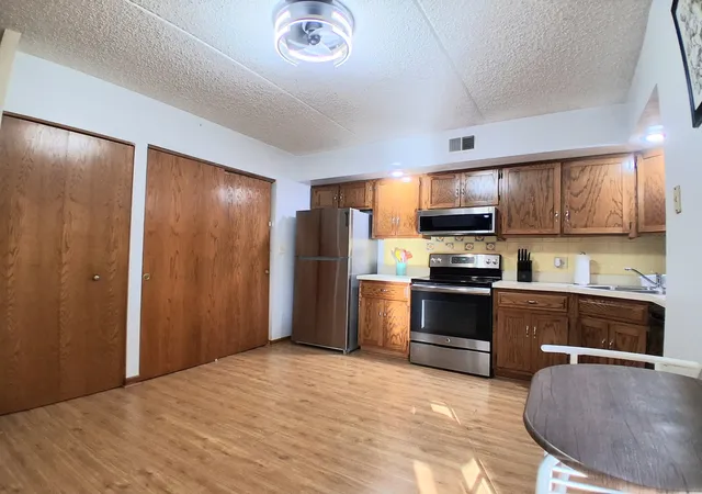 Listing Photo 4 - Condo for sale in building located at 1500 N Rock Run Dr, Crest Hill, IL 60403 - Unit #1B