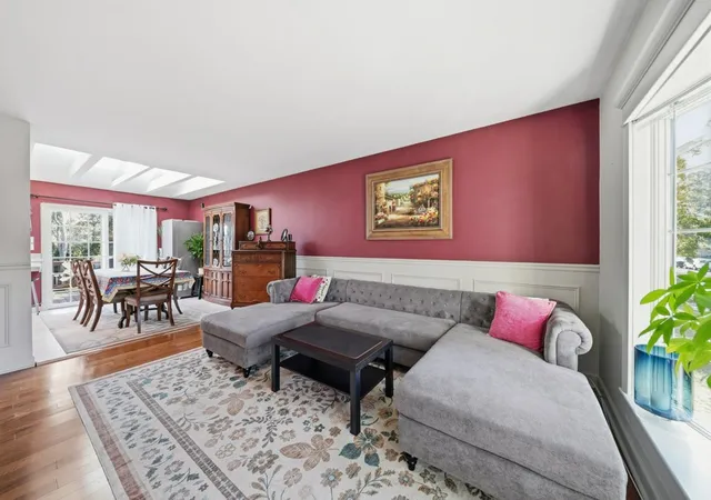 Photo 4 of Single family home for sale at 1032 Valley Strm Dr, Wheeling, IL 60090 | MLS# 12792391 | Listing updated on 2026-10-28