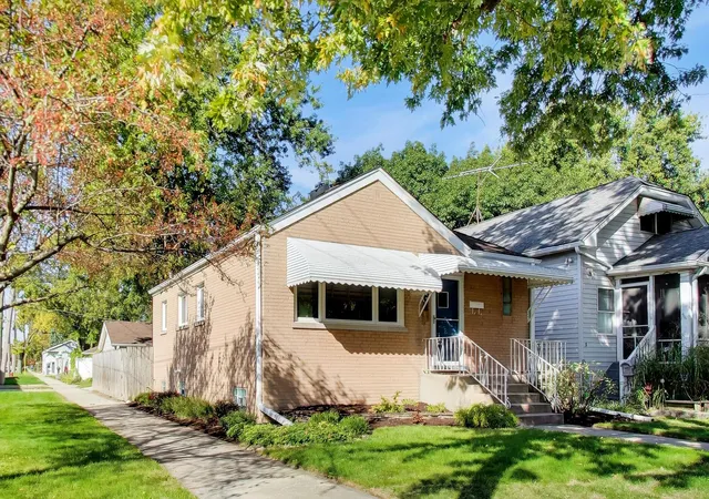 Photo 2 of Single family home for sale at 3848 Raymond Ave, Brookfield, IL 60513 | MLS# 12792421 | Listing updated on 2026-10-23