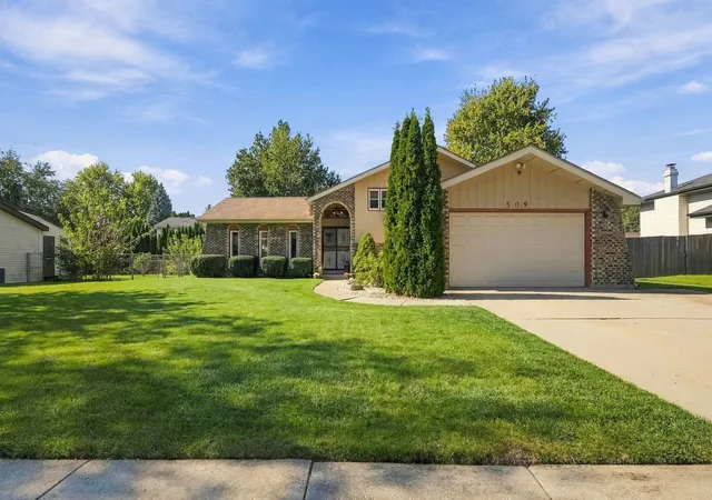 Single family home for sale at 509 Danny Dr, Shorewood, IL 60404 | MLS# 12792440