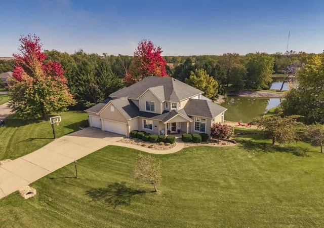 Photo 4 of Single family home for sale at 10069 Wolf Hl Rd, Bloomington, IL 61705 | MLS# 12792442 | Listing updated on 2026-10-25