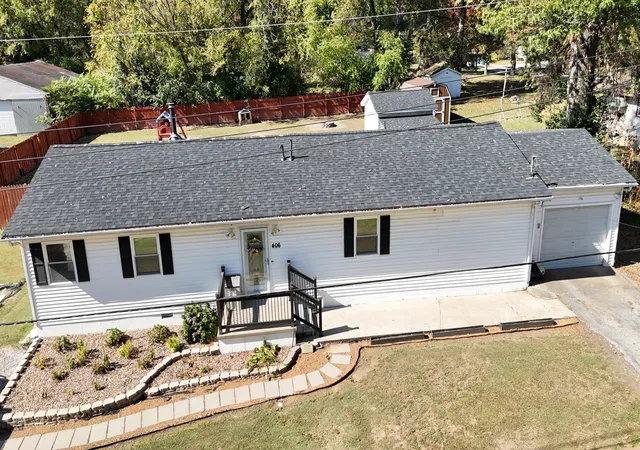 Photo 1 of Single family home for sale at 406 S Stotlar St, Benton, IL 62812 | MLS# 12792446 | Listing updated on 2026-10-23