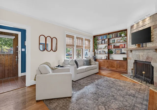 Photo 3 of Single family home for sale at 8950 S Oakley Ave, Chicago, IL 60643 | MLS# 12792463 | Listing updated on 2026-10-28