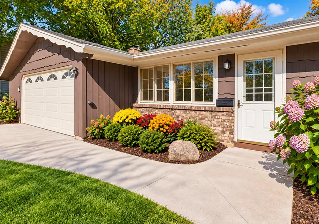 Photo 2 of Single family home for sale at 608 Andrew Ct, Schaumburg, IL 60193 | MLS# 12792467 | Listing updated on 2026-10-27