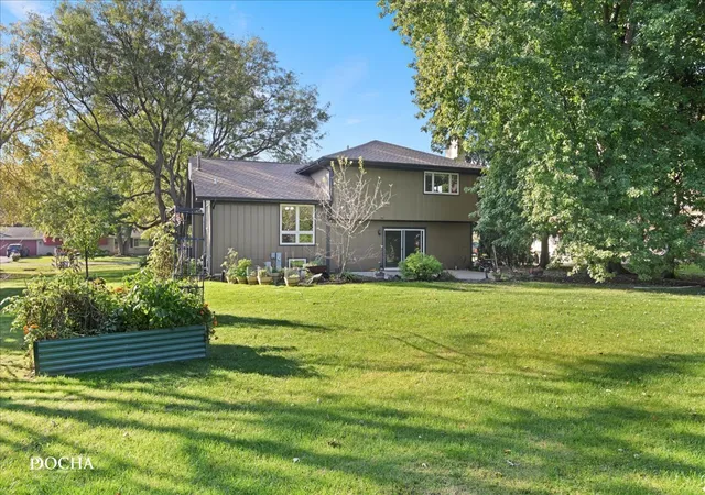 Photo 4 of Single family home for sale at 29w178 Spring Lake Dr, Naperville, IL 60564 | MLS# 12792485 | Listing updated on 2026-10-30