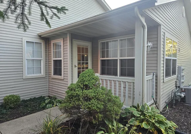 Photo 2 of Townhouse for sale at 1152 Shingle Oak Ln, Rockford, IL 61107 | MLS# 12792498 | Listing updated on 2026-10-25