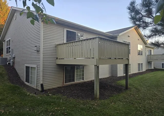 Photo 3 of Townhouse for sale at 1152 Shingle Oak Ln, Rockford, IL 61107 | MLS# 12792498 | Listing updated on 2026-10-25