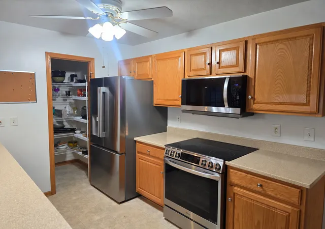 Photo 4 of Townhouse for sale at 1152 Shingle Oak Ln, Rockford, IL 61107 | MLS# 12792498 | Listing updated on 2026-10-25