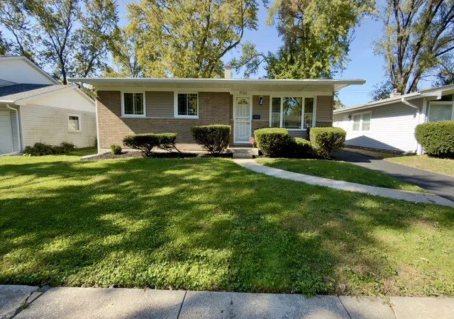 Single family home for sale at 15722 Woodlawn E Ave, South Holland, IL 60473 | MLS# 12792506