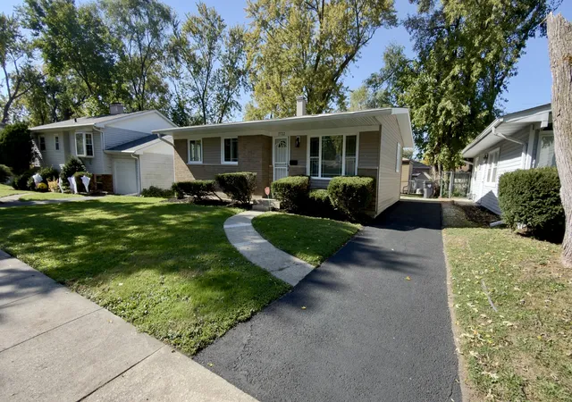 Photo 1 of Single family home for sale at 15722 Woodlawn E Ave, South Holland, IL 60473 | MLS# 12792506 | Listing updated on 2026-10-27