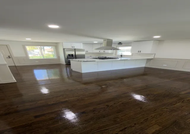Photo 4 of Single family home for sale at 15722 Woodlawn E Ave, South Holland, IL 60473 | MLS# 12792506 | Listing updated on 2026-10-27